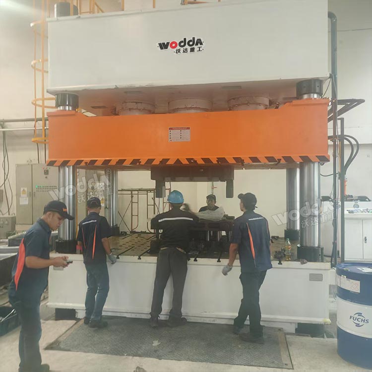 1000噸四柱液壓機 1000噸四柱液壓機