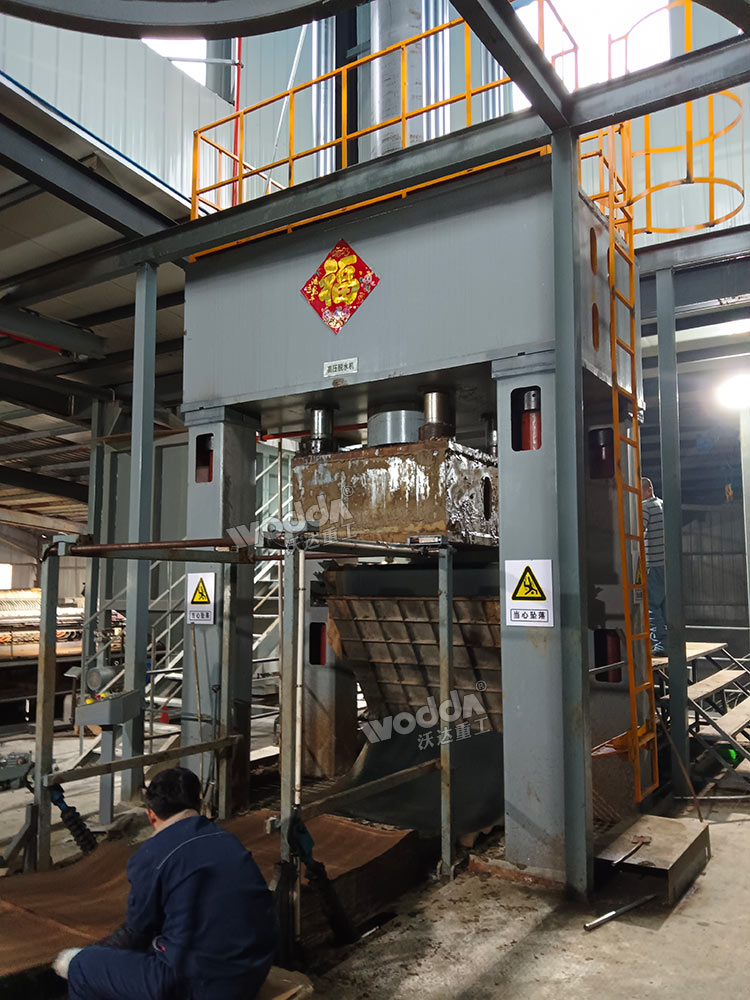 污泥壓榨機現(xiàn)場.jpg